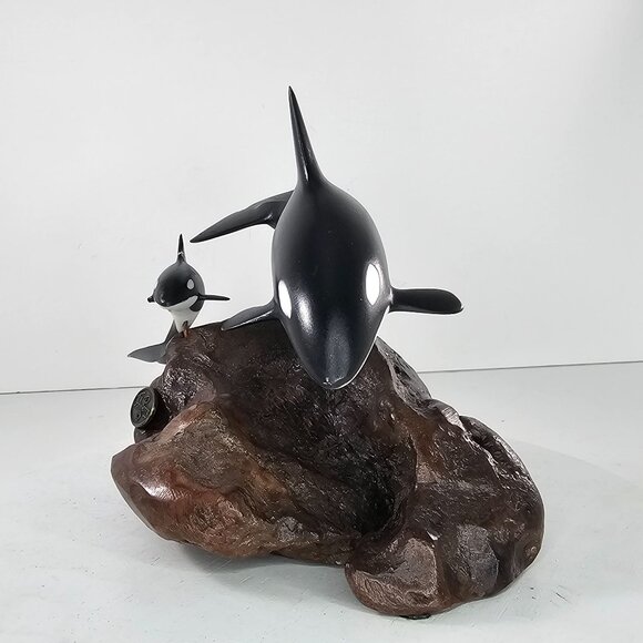 John Perry Killer Whale Mother & Calf Sculpture On Burlwood Base *FLAW* - Picture 3 of 9
